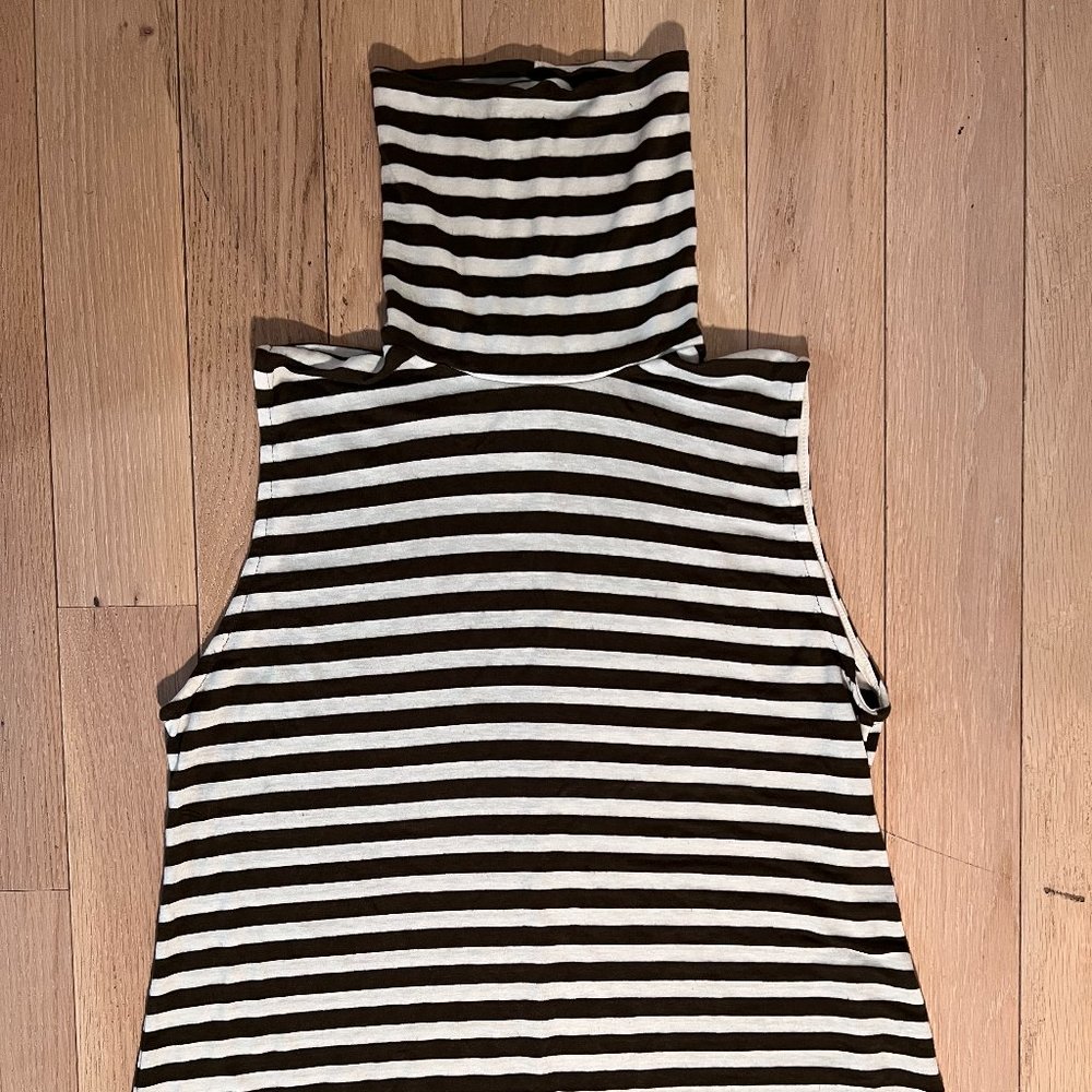 Women's De/nim Mock Turtle Neck with Green Stripes in Size M"